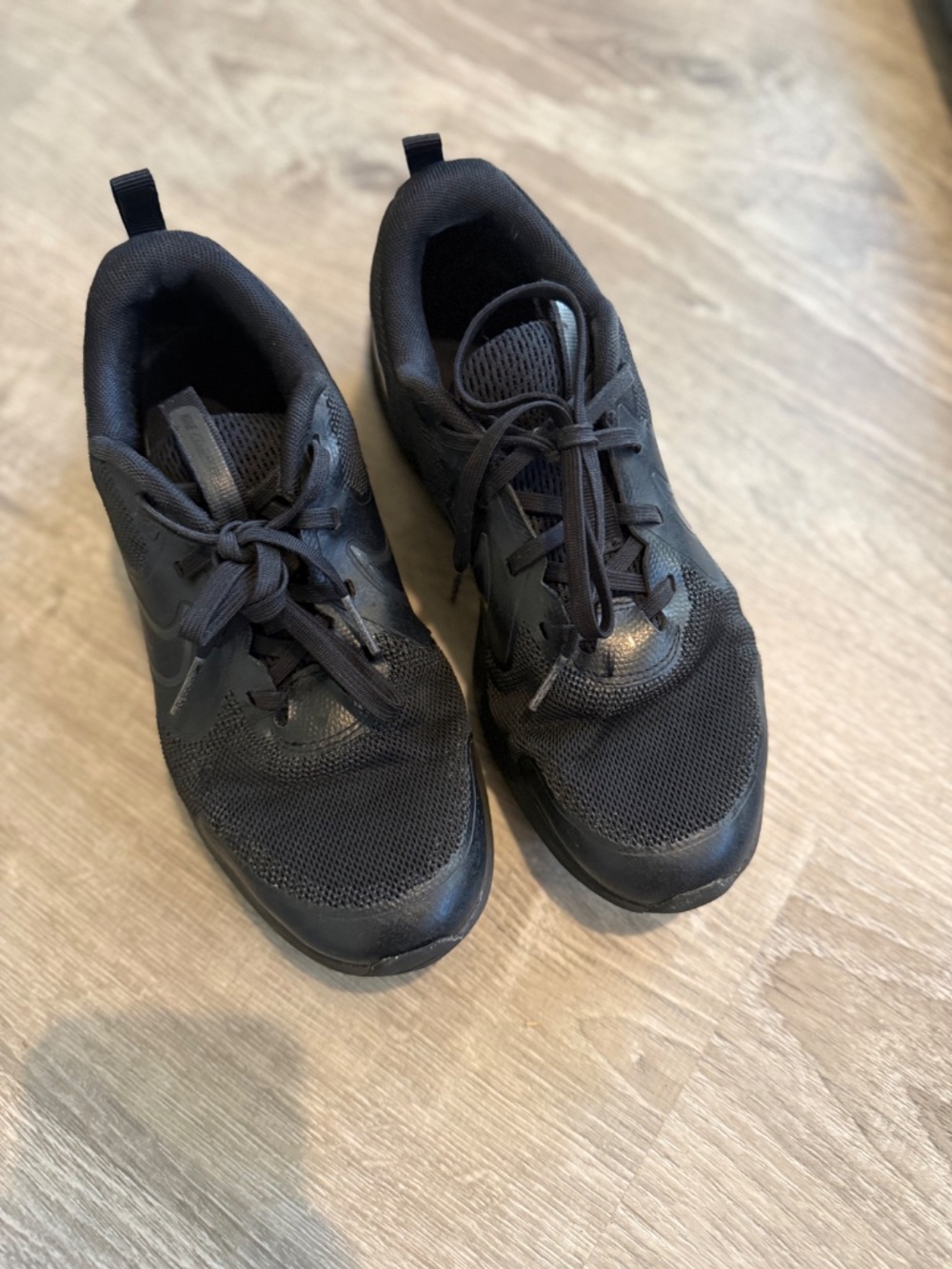 Nike Cosmic Runner Big Kids Triple Black Running Sneakers | Size 5.5 - Picture 4 of 6